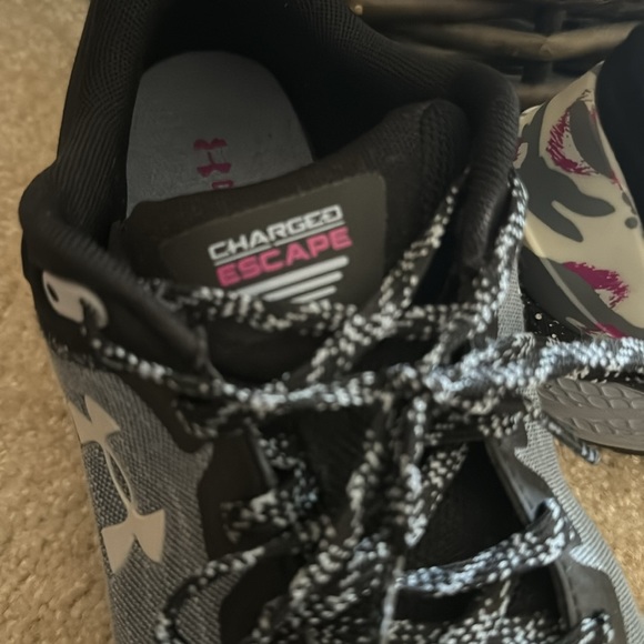Under Armour Women's Sneakers Size 9 - Picture 2 of 5